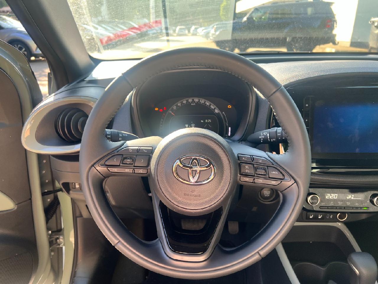 Toyota Aygo X Teamplayer: Basis (Komfort P + LED & Parking)
