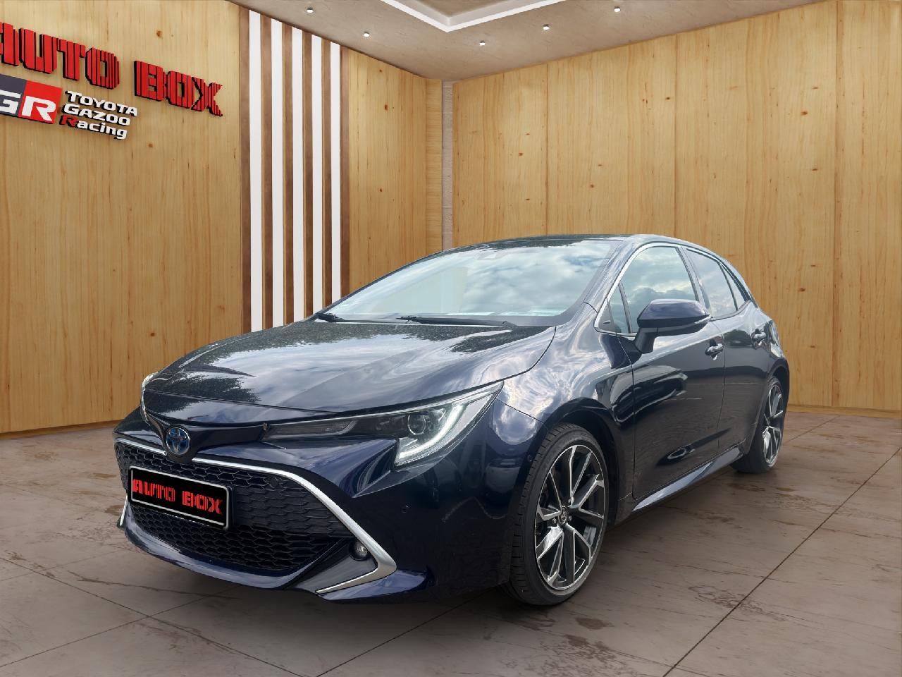 Toyota Corolla Lounge: Pano + Navi
