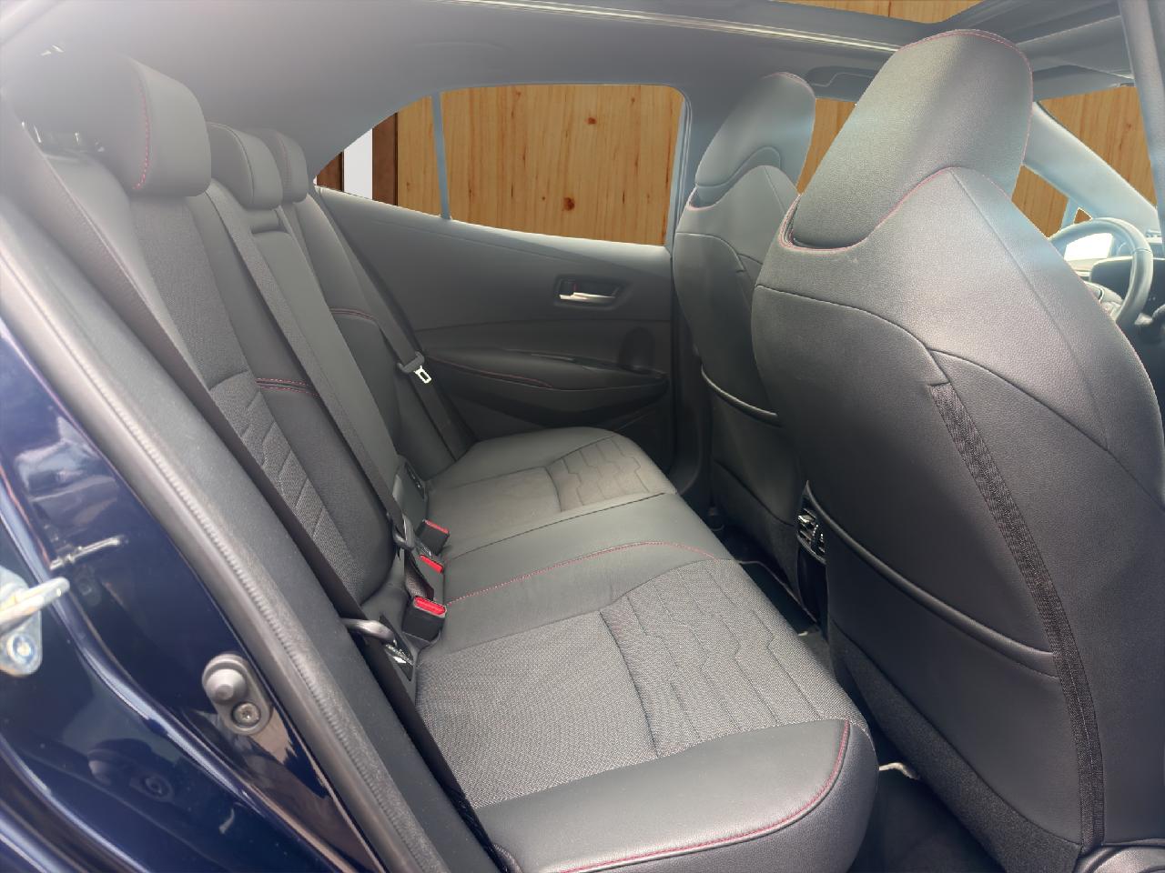 Toyota Corolla Lounge: Pano + Navi