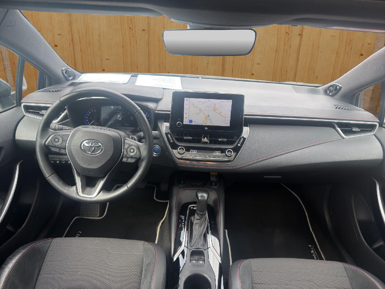 Toyota Corolla Lounge: Pano + Navi