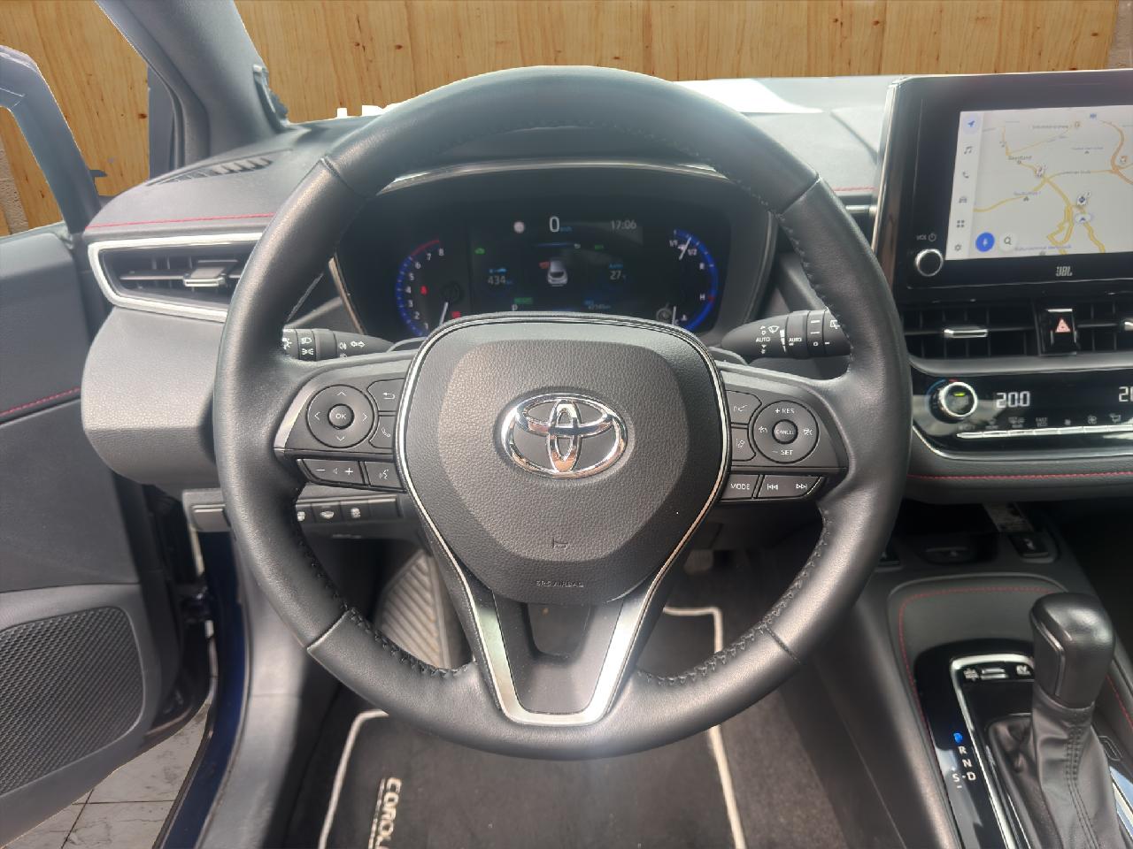 Toyota Corolla Lounge: Pano + Navi