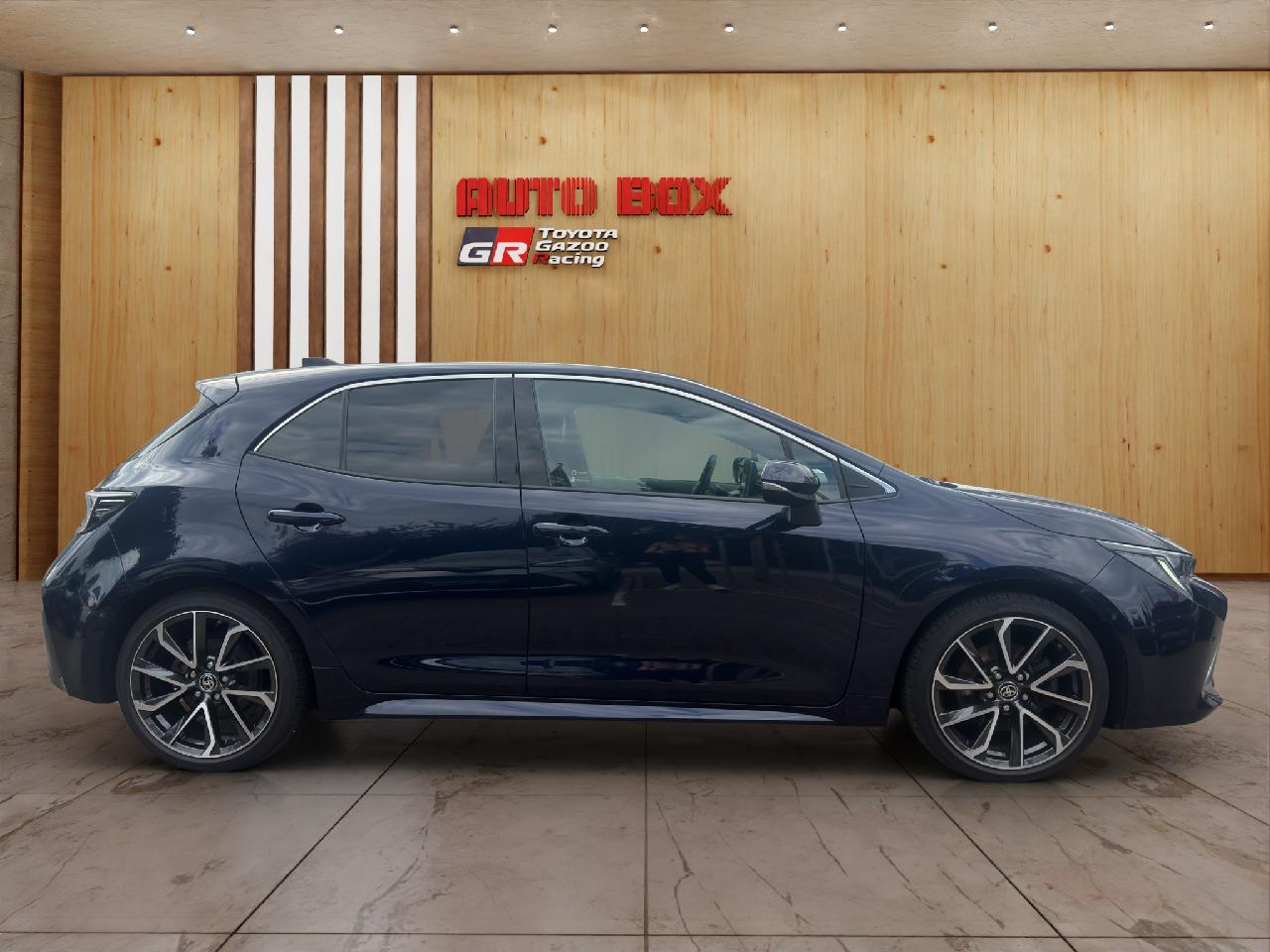 Toyota Corolla Lounge: Pano + Navi