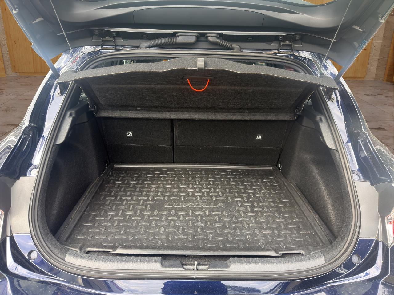Toyota Corolla Lounge: Pano + Navi