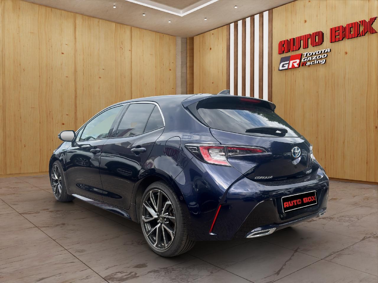 Toyota Corolla Lounge: Pano + Navi