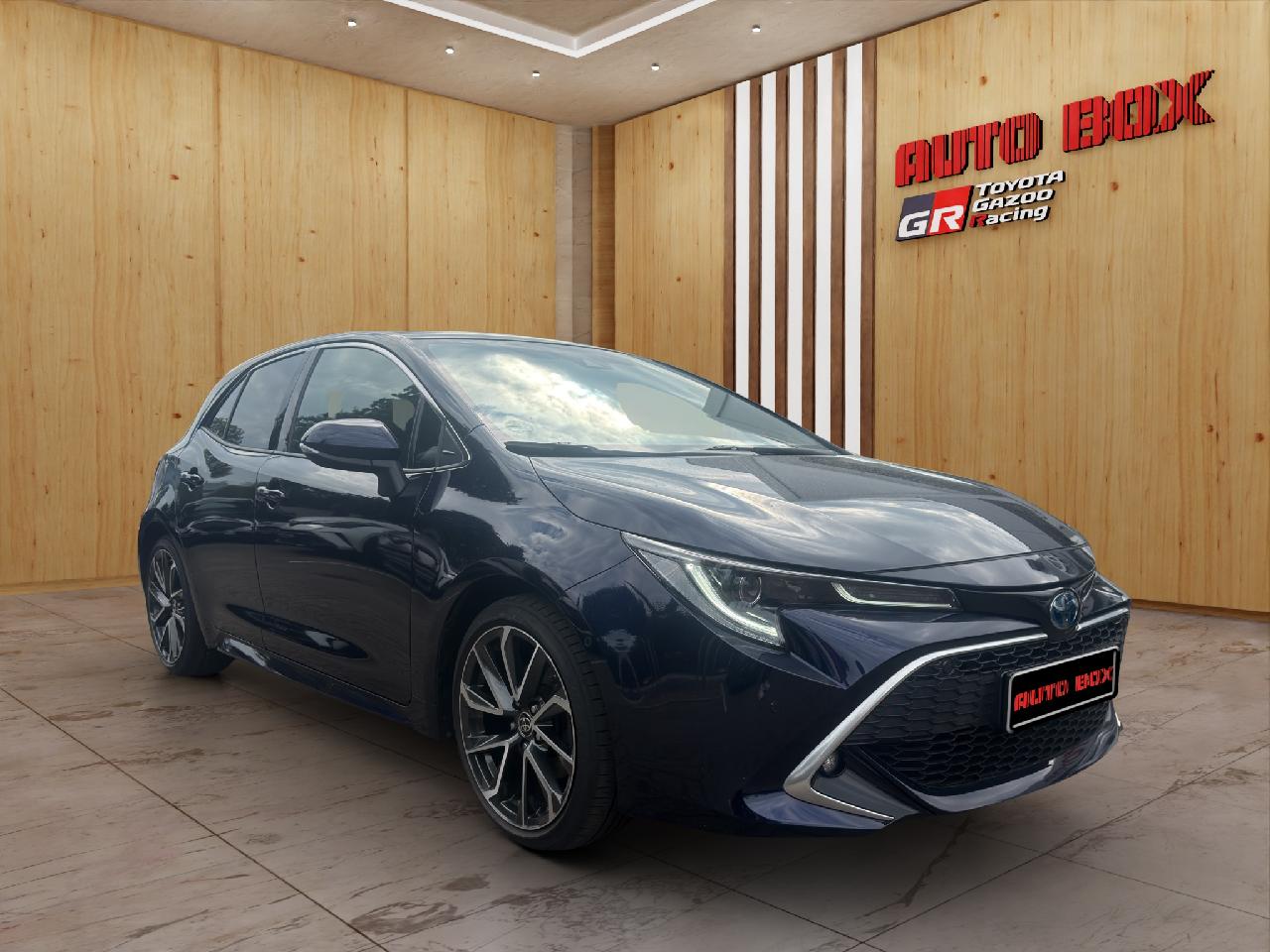 Toyota Corolla Lounge: Pano + Navi