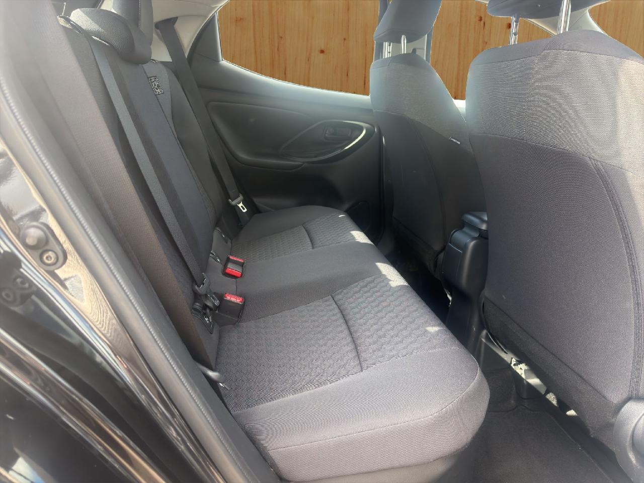 Toyota Yaris Club Basis + Comfort-Paket + Technik-Paket Hybrid