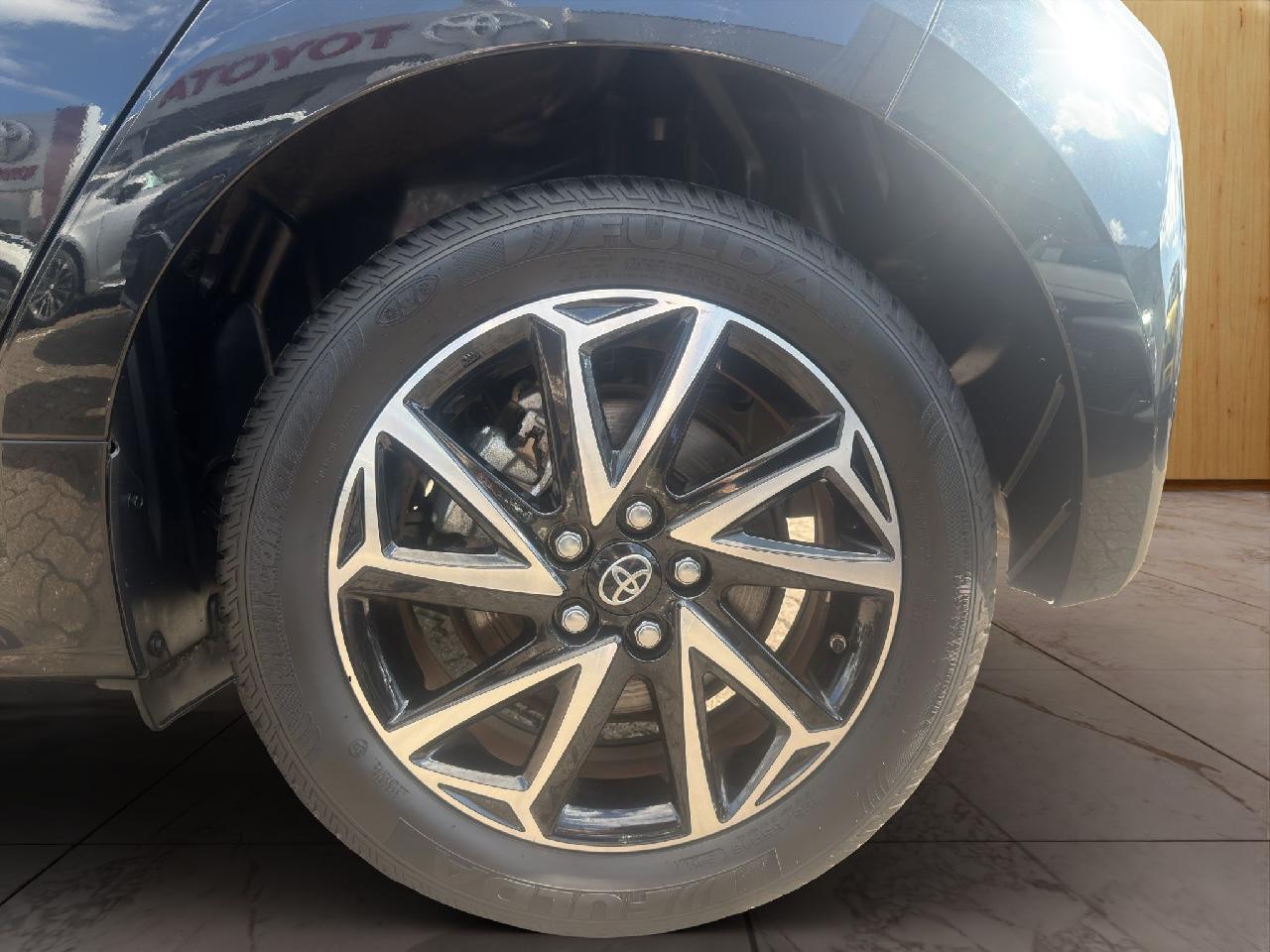 Toyota Yaris Club Basis + Comfort-Paket + Technik-Paket Hybrid