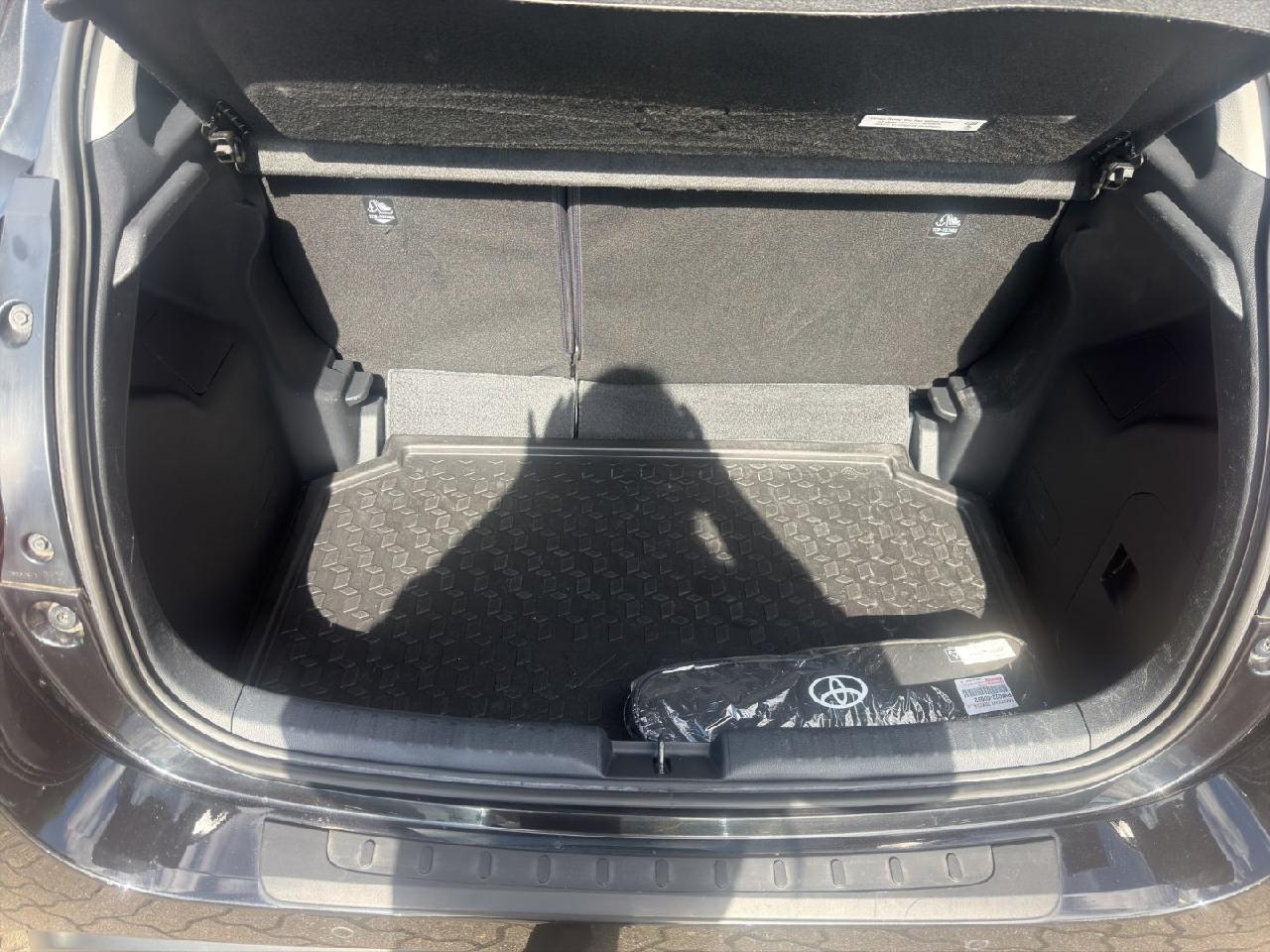 Toyota Yaris Club Basis + Comfort-Paket + Technik-Paket Hybrid